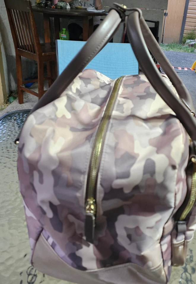Bolso de Mano Tumi Voyageur 9.5" Adrian Excelente Estado Usado Una Vez Camuflaje Foto 2 de 4