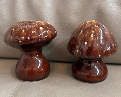 Mushroom Hull Pottery Salt & Pepper Shakers Brown Drip Glaze Brown Vintage USA