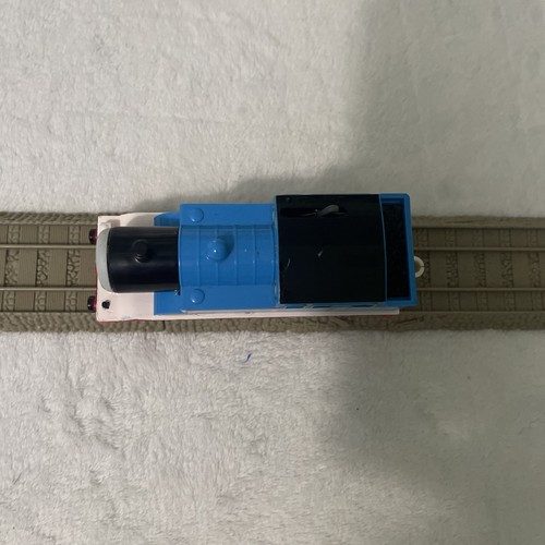 Thomas And Friends Tomy Trackmaster Thomas With White Running Board - Picture 5 of 9