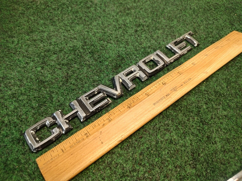 Винтажный 1982-1990 Chevrolet б/у багажник эмблема имя табличка значок 1S7 - Изображение 2 из 4