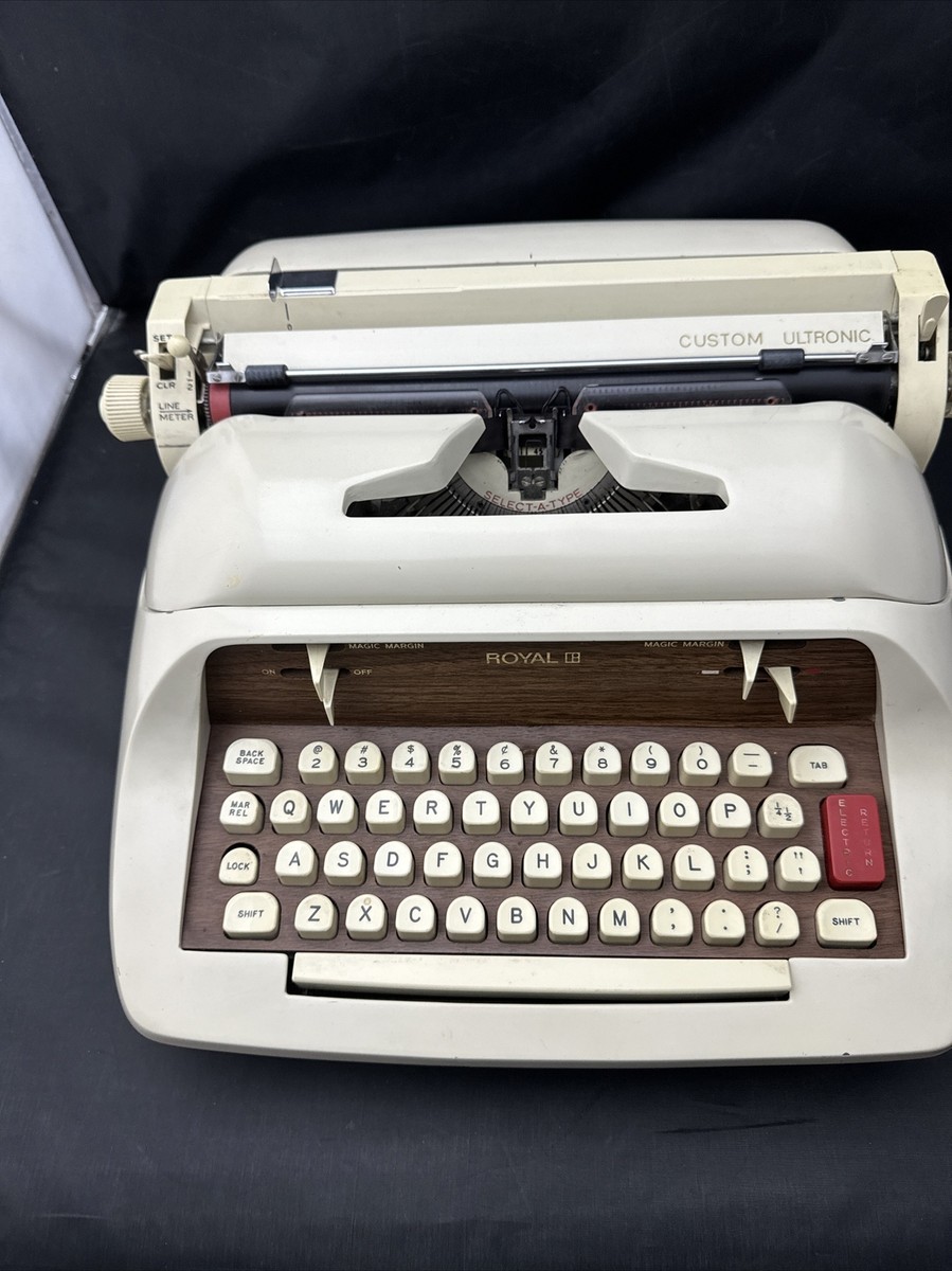 VTG 1960's Royal Custom Ultronic Portable Typewriter w/ Hard Case