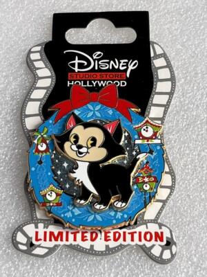 DSSH フィガロ ピンバッジ Disney DSF DSSH Figaro Cat from Pinocchio Holiday Christmas Wreath