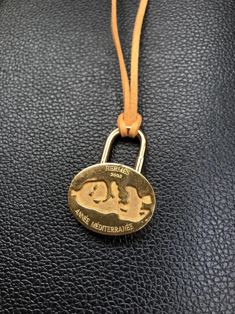 HERMÈS HERMES Collana con ciondolo lucchetto oro 33 1 pollici regolabile accessorio uomo donna