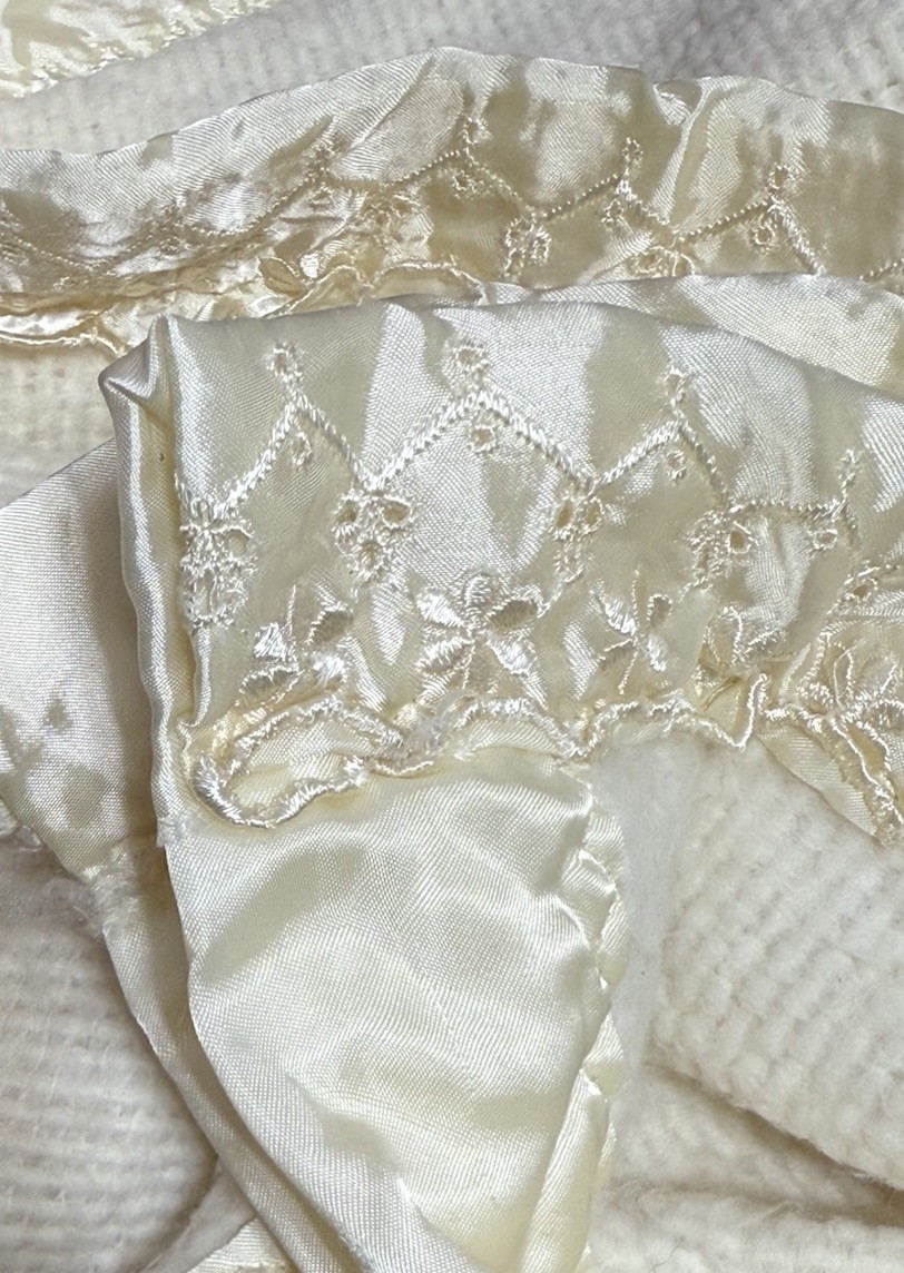 Vtg Waffle Weave Acrylic Twin Blanket Satin Nylon Trim Yellow Flower Cottage