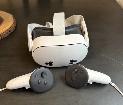Meta Quest 3 Standalone VR Headset with Controllers, White/Black