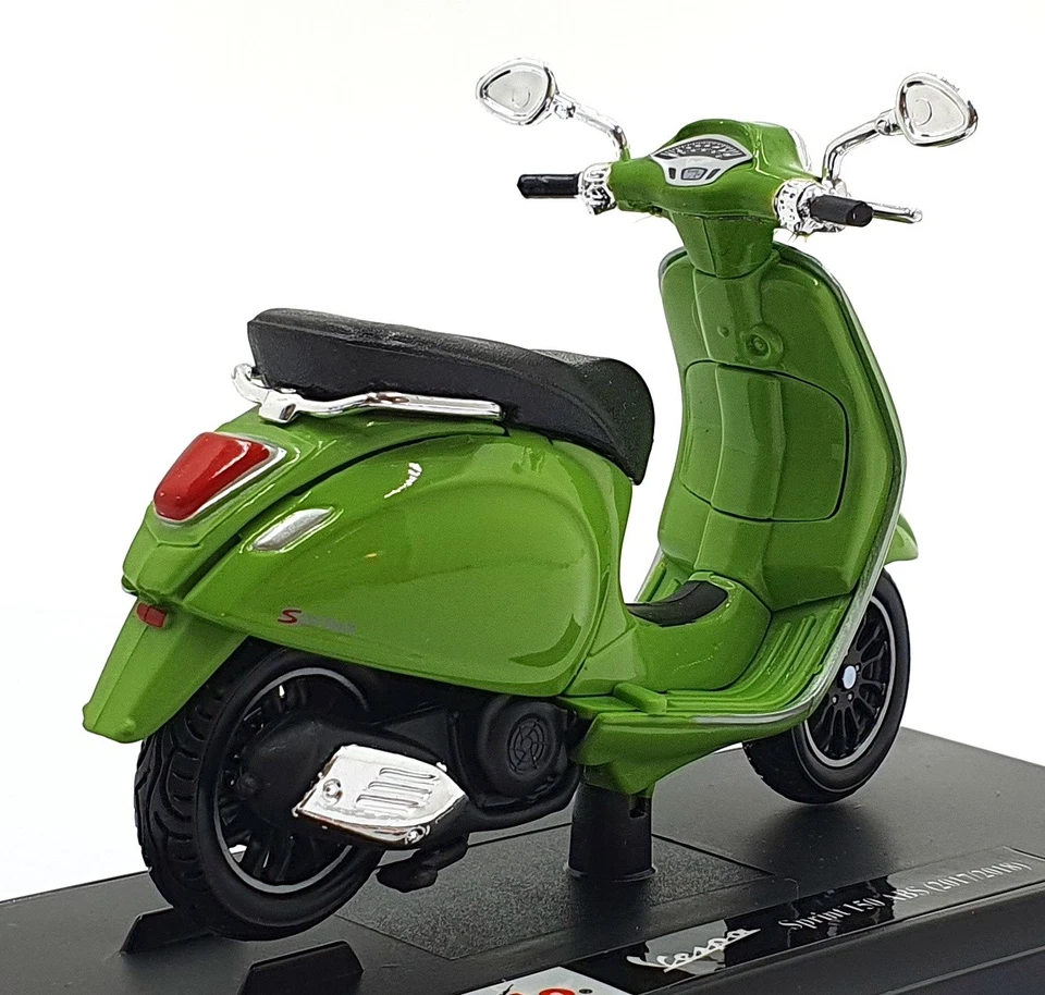 Maisto 1/18 Scale 39540 - 2017/2018 Vespa Sprint 150 ABS Moped - Green - Image 2 of 4