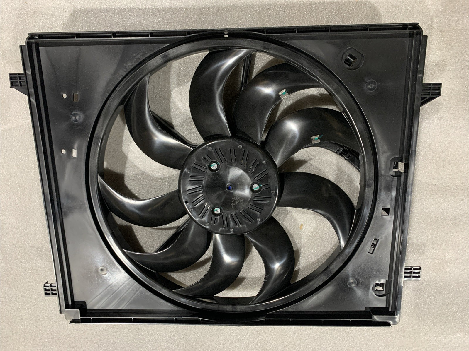 Maserati Ghibli Quattroporte Levante Engine Cooling Fan Assembly 3.0   670107328