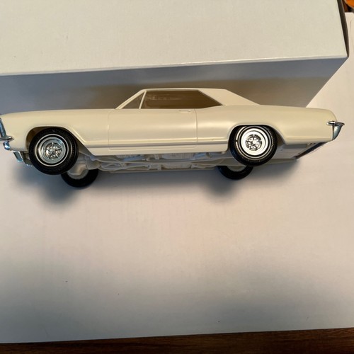 1965 Buick Riviera Plastic Promo Model 1/25 Scale White - Picture 5 of 11