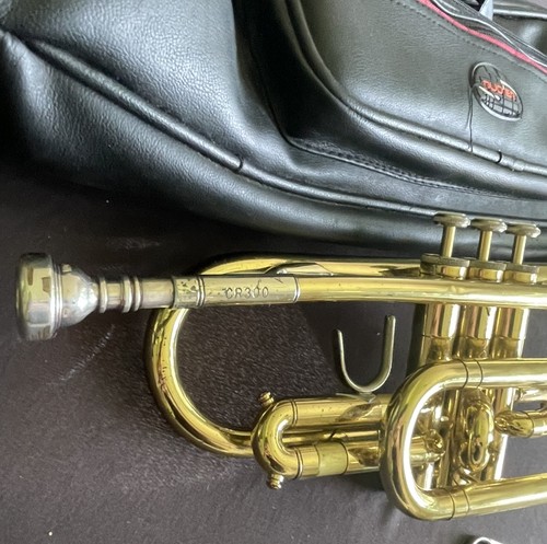 Bach CR300 Cornet W/ 3 Mouthpieces And Soft Case 7C, 1 1/2C Student/Beginner - Picture 10 of 14