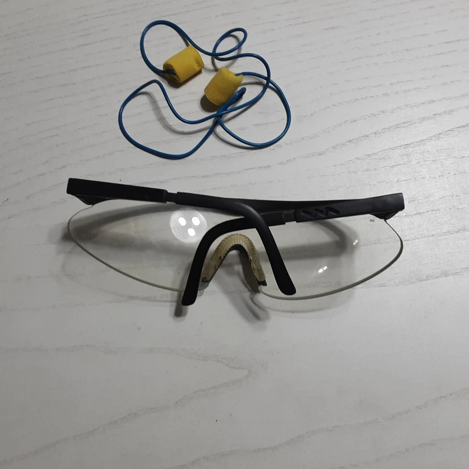 SAFETY WEAR/SMITH AND WESSON Gafas de seguridad con tapones para los oídos y chaleco de seguridad naranja Foto 2 de 4