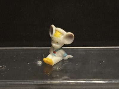 Altfiguren alte Miniaturfiguren Kinderfiguren kleine sitzende Maus
