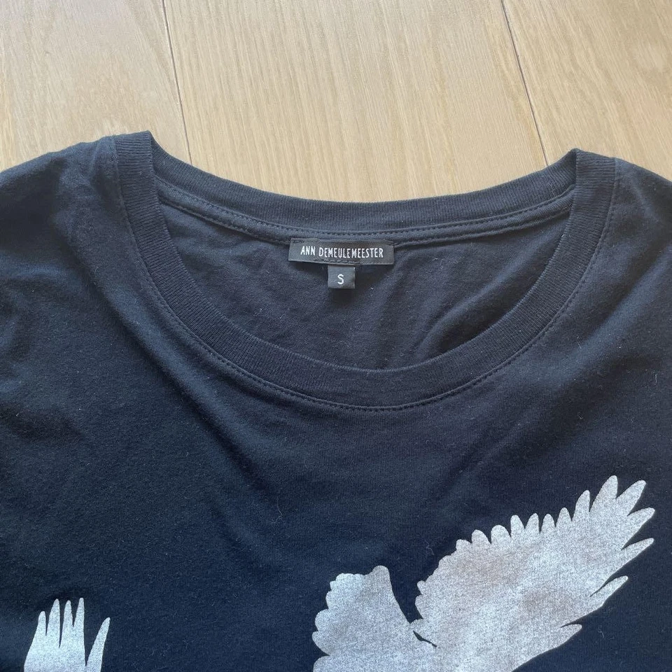 Camiseta Ann Demeulemeester Negra Estampado Logo Manga Corta Talla S Algodón Suave Foto 3 de 4