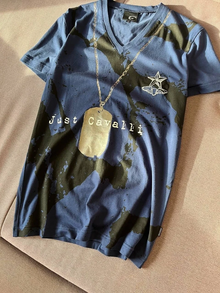 Camiseta Just Cavalli Azul Gráfico con Estampado de Estrellas y Cadena Talla 46 Foto 4 de 4