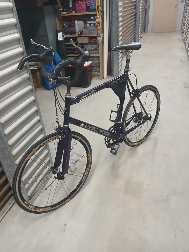 Bicicleta Cannondale Multisport 600 CAD3 púrpura 18 velocidades Foto 2 de 4