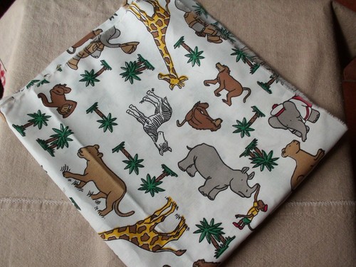 coupon tissu " BABAR " 59 X 98 cm ( année 1996 )