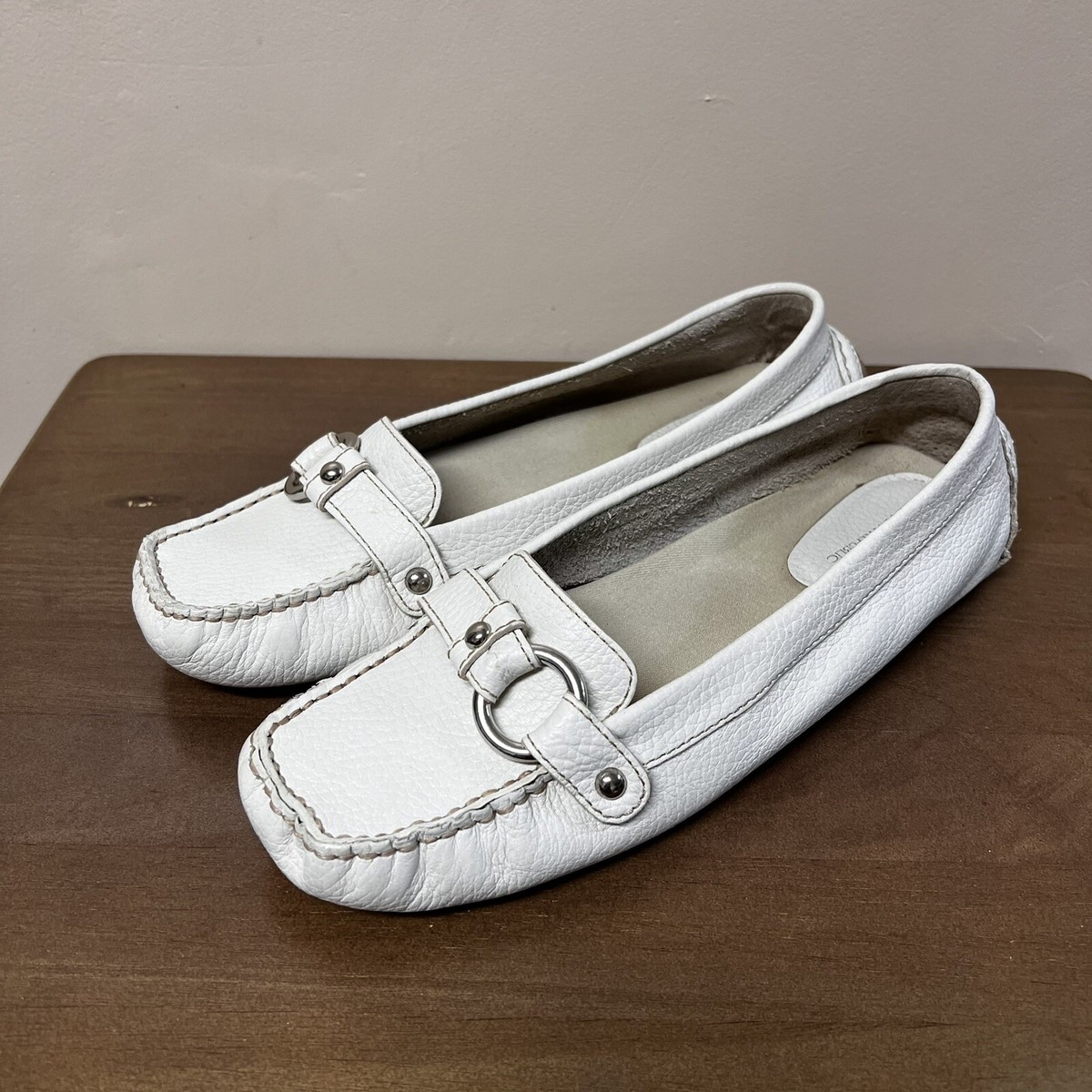 Banana Republic Sz 10 Slip On Cream Leather Moccasin Loafer 