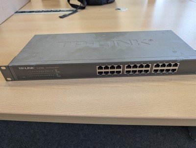 TP-Link TL-SF1024 24 Port Fast Ethernet Switch 19 Zoll Rack Metallgehäuse
