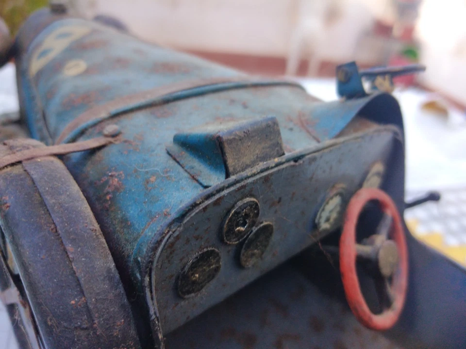 BUGATTI MODELLO ARTIGIANALE IN LATTA CM,40 C. - Immagine 3 di 4