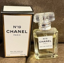 NWB Chanel No 19 Eau de Parfum .5 Oz 15 Ml miniaturize sized