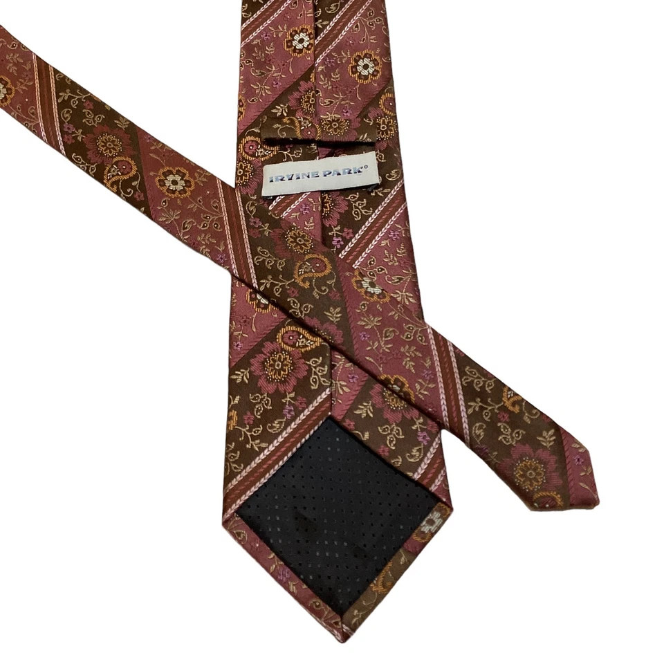 Corbata de diseñador IRVINE PARK para hombre 100 % seda FLORAL RAYAS malva/marrón usada en excelente estado rara Foto 3 de 3