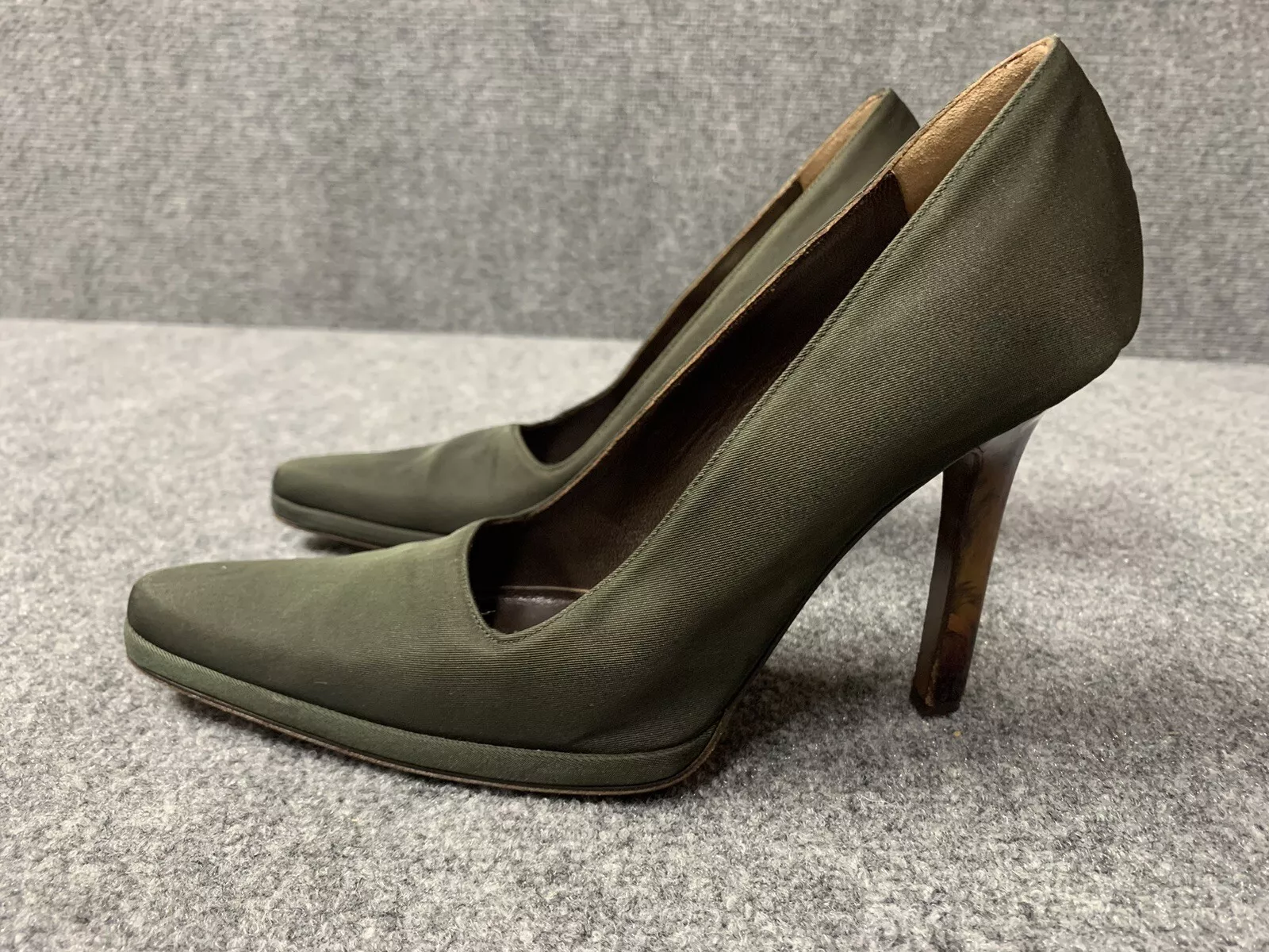 Talons pompe pointus en daim Christian Dior vert olive vert taille 37 (US 7)