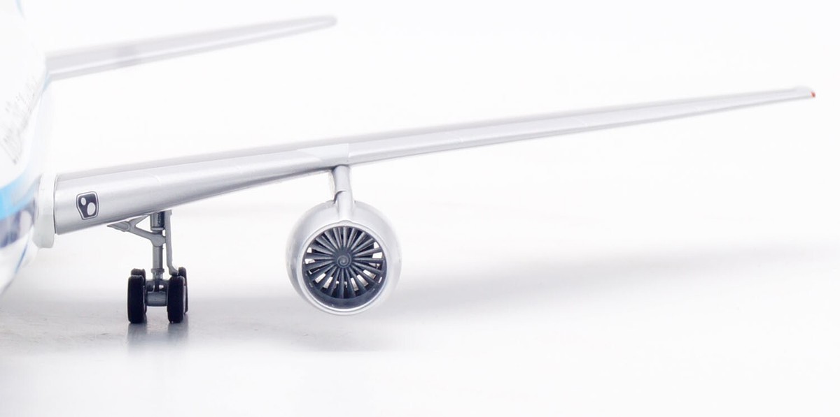 INFLIGHT 1:200 LockheedL-1011 TriStar Diecast Aircraft Model