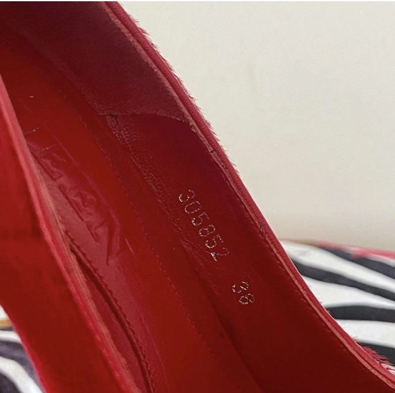 Alexander McQueen capelli pony rossi con teschio taglia 38 IOB