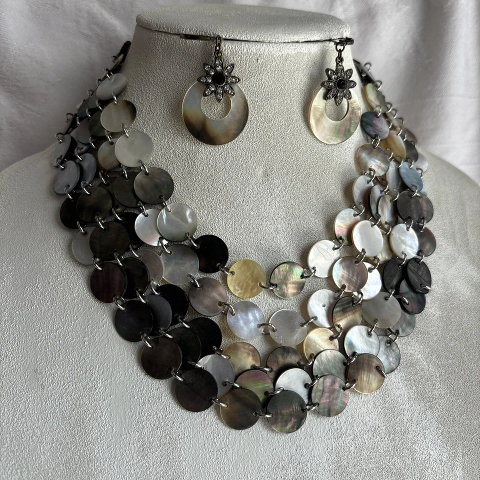 Collar Lia Sophia Gotas Luna Madreperla Discos Fregona Multi Hilo Tono Plateado Foto 2 de 4