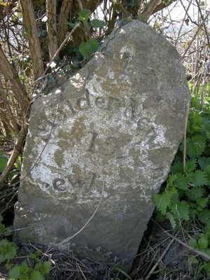 Foto 6x4 alter Meilenstein an der A356, westlich von Maiden Newton Chilfrome Carv um 2004