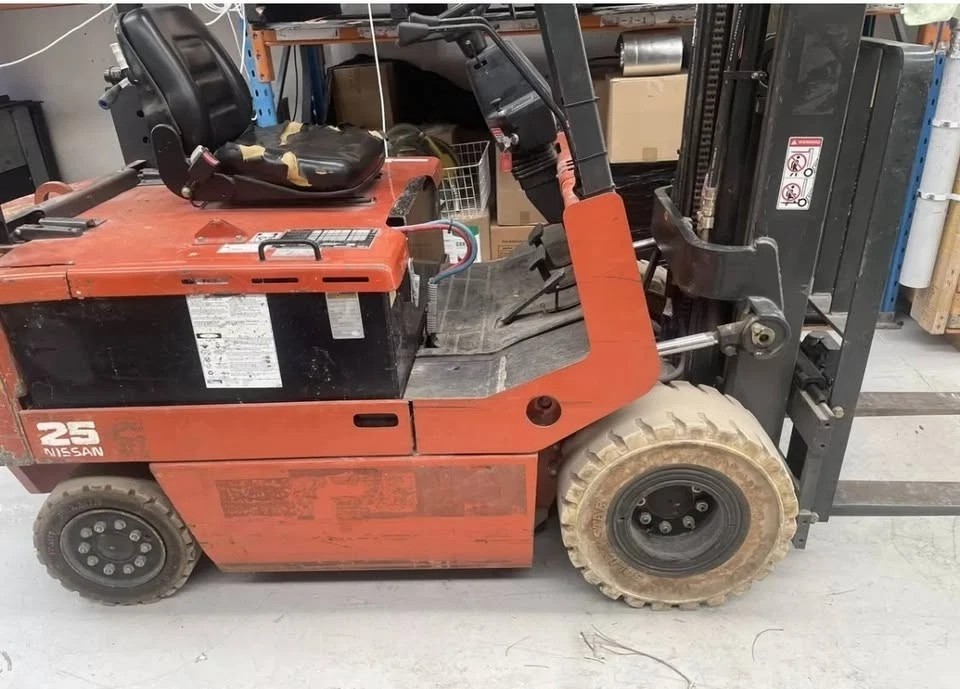 NISSAN Electric Forklift - 2T 4.7m - Not in working order - New battery require - image 4 of 4