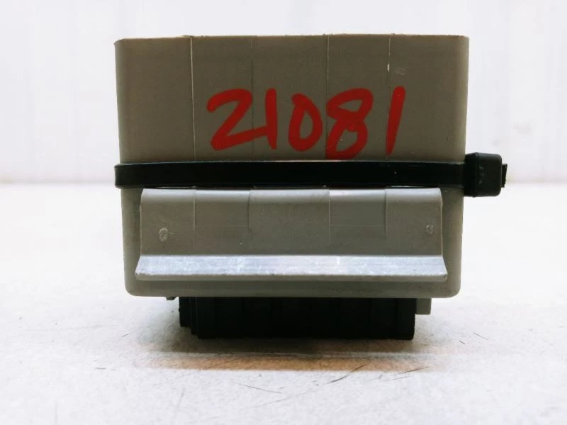 2004 Volvo C70 9442303 Lamp Failure Control Sensor Relay S70 V70 C70 V70R OEM TE - Image 3 of 4