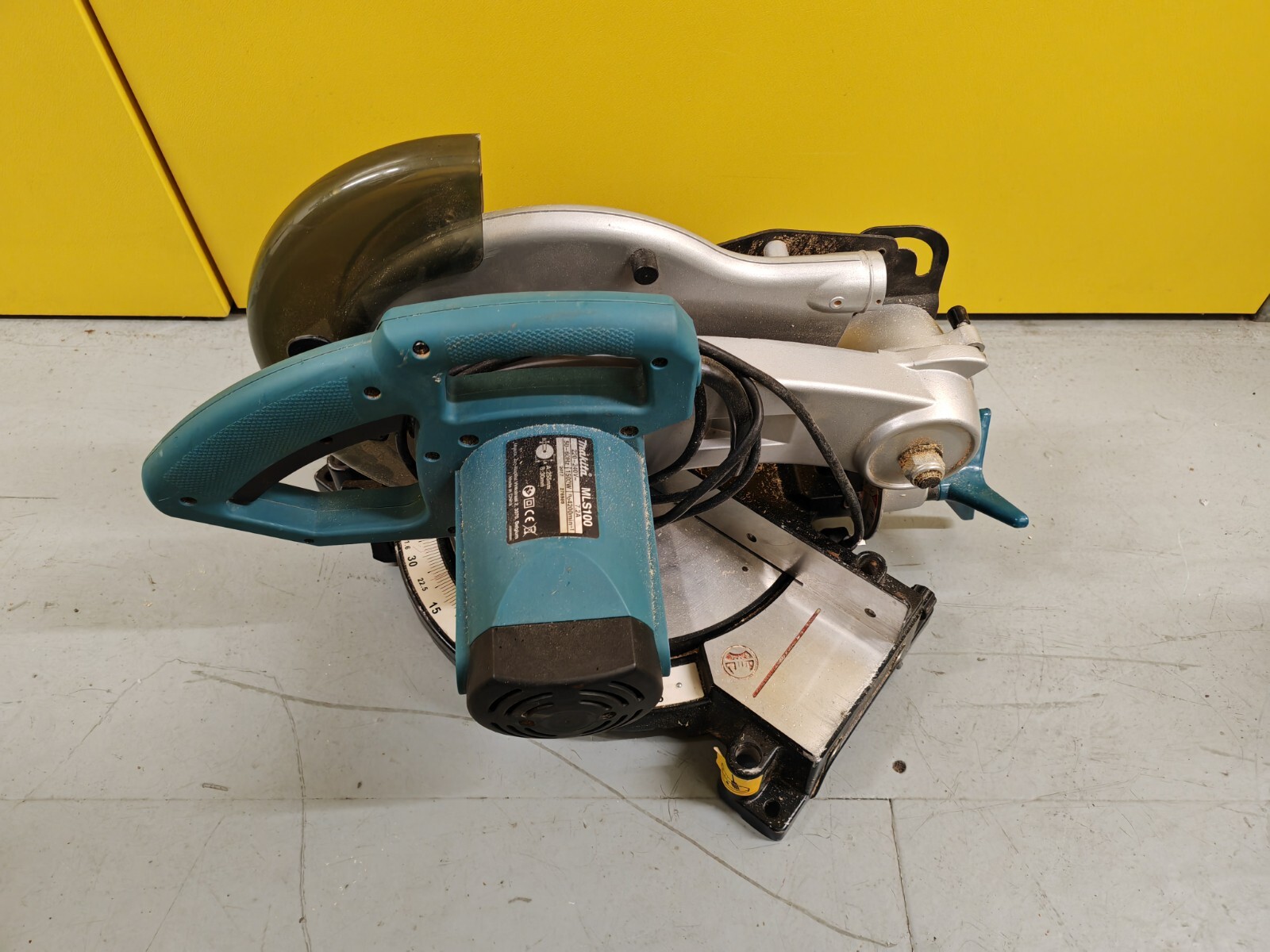 Makita MLS100 240v 255mm Mitre Saw Chop Saw Dust Collection Electric