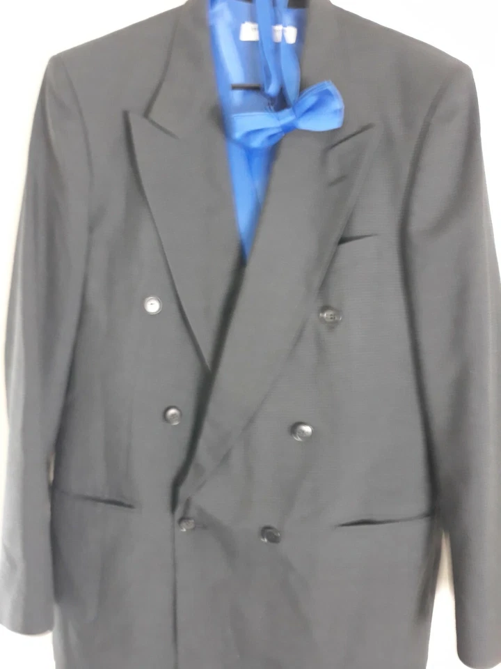 Oleg Cassini ITALIA Tuxedo With Vesuvio Napoli Vest And Bow Tie Mens - Image 3 of 4