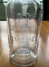 OLD CASCADE TENNESSEE SOUR MASH  QUART WHISKY BOTTLE GREAT EXAMPLE, NEAR PERFECT