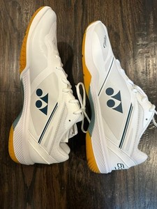 YONEX Power Cushion 65 Z4 Badminton Shoes Mens Size 12/Women's 11.5-Worn Once