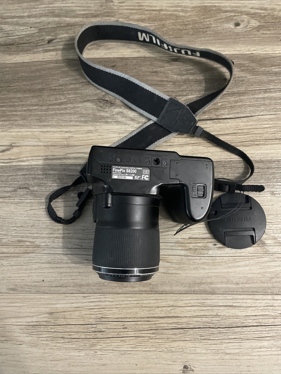 FUJIFILM FINEPIX S8200 16 MP, WIDE 24MM 40X OPTICAL ZOOM LENS