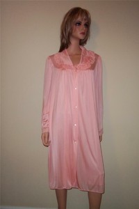 Vintage-Shadowline-Peignoir-Set-All-Nylon-Large-Light-Pink-Embroidered-Collar