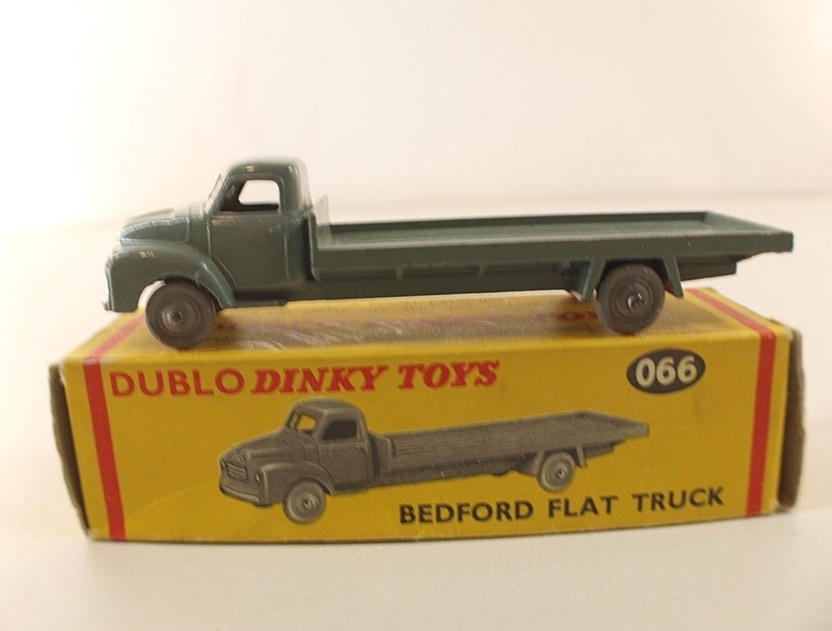 Camion Bedford Dinky Toys GB Réf 066 - Jouet Ancien Collection - Bon état