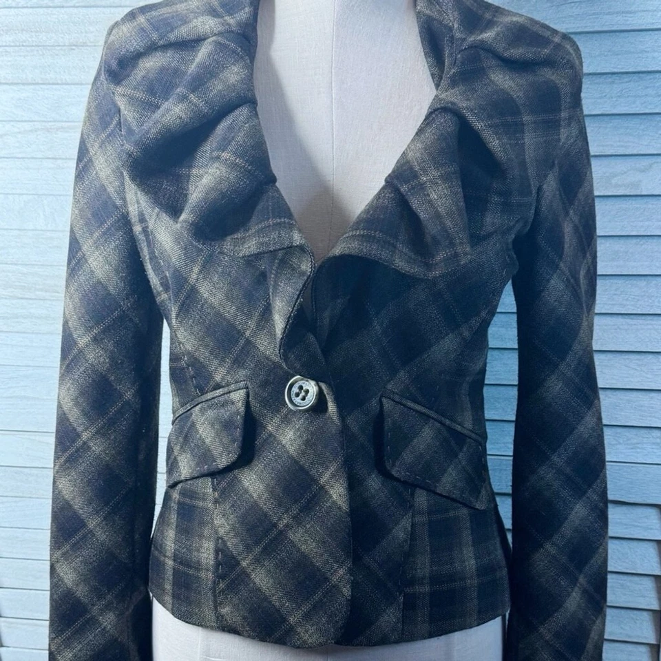 BCBG Plaid Ruffle Women's Jacket. Size Small. Y2K. Excellent Condition - Image 4 of 4