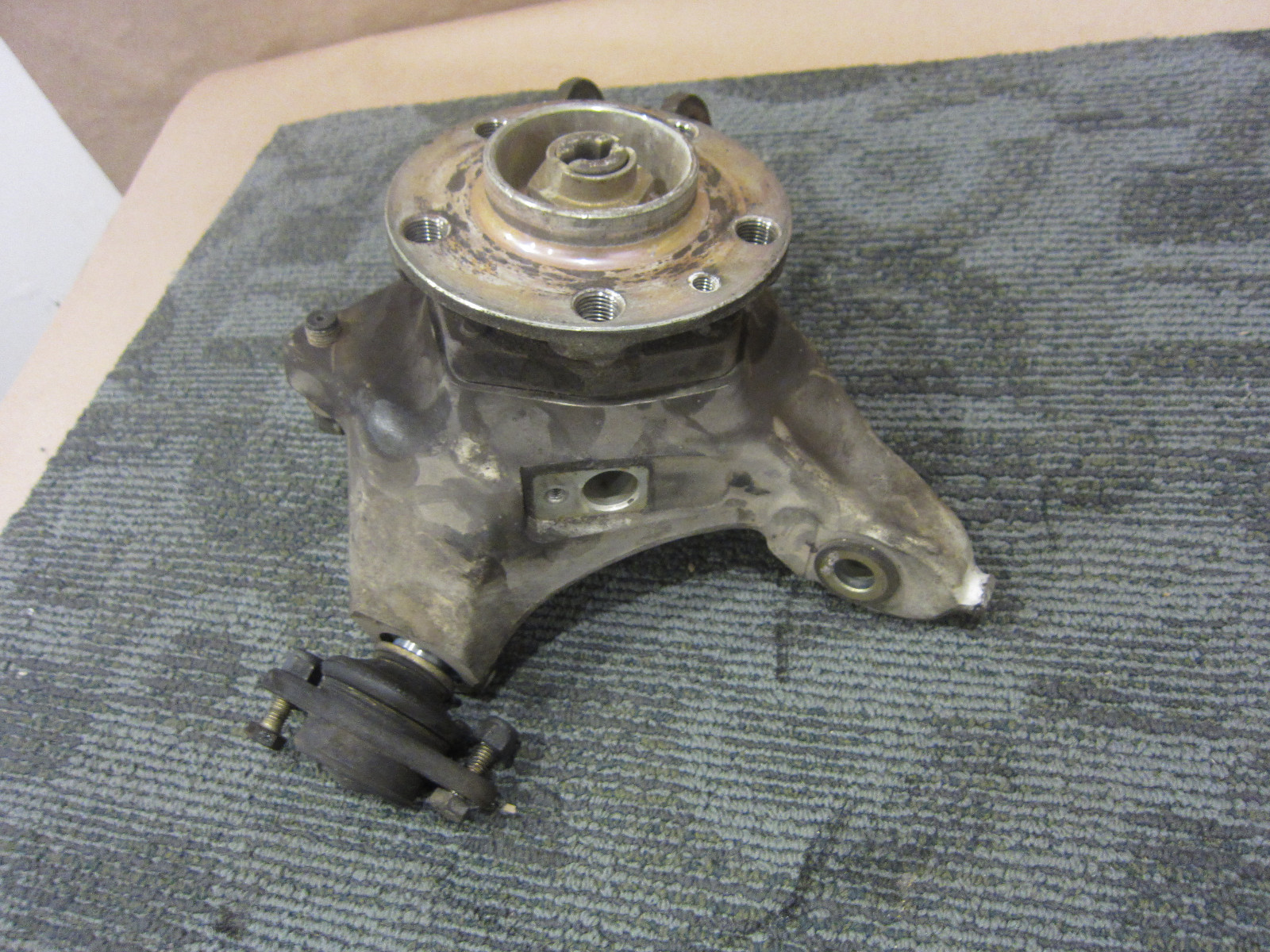 Ferrari 348 - LH Front Steering Hub Knuckle / Spindle Wheel Bearing - P/N 145261