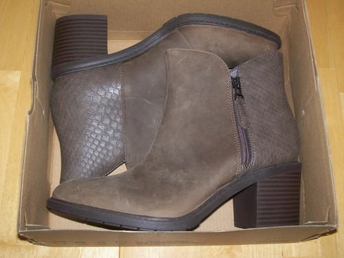New in Box Clarks Scene Zip Dark Taupe Leather Ankle Boots Women's 9 NARROW - Picture 2 of 14