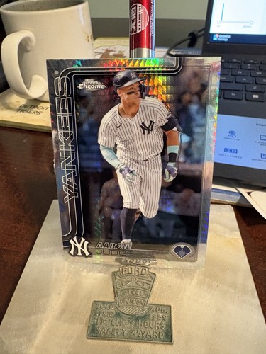 Aaron Judge 2025 Topps Chrome #99 Prizm Refractor Nice Card!