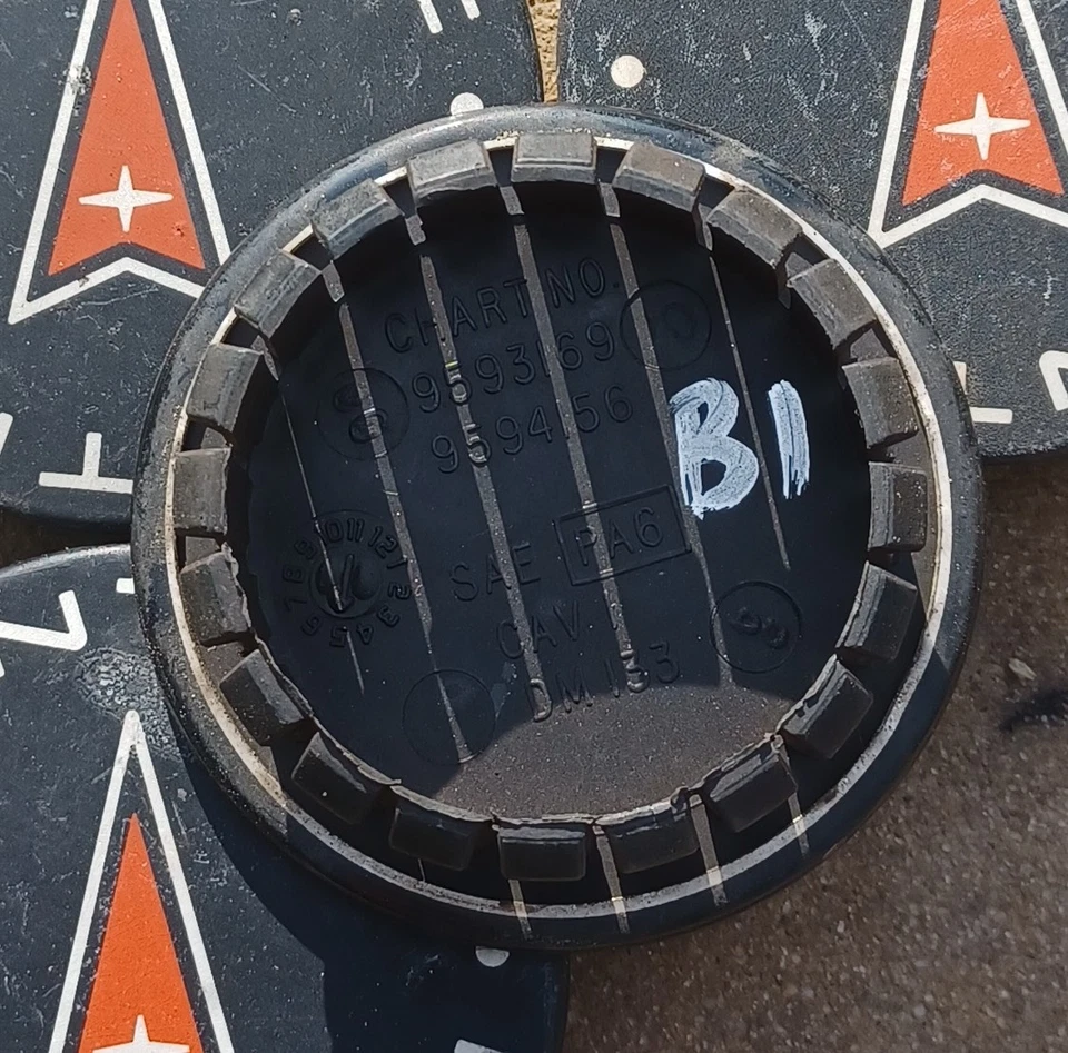 Pontiac Grand Prix, Vibe, Montana conjunto de tampa central de 4, 1999-2008 p/n 9593169 B1 - Imagem 3 de 3