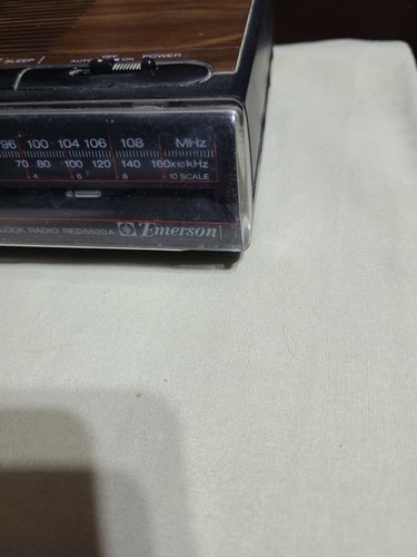 Vintage Emerson FM/AM Electronic Digital Clock Radio - RED5520A. Battery Backup - Picture 4 of 11