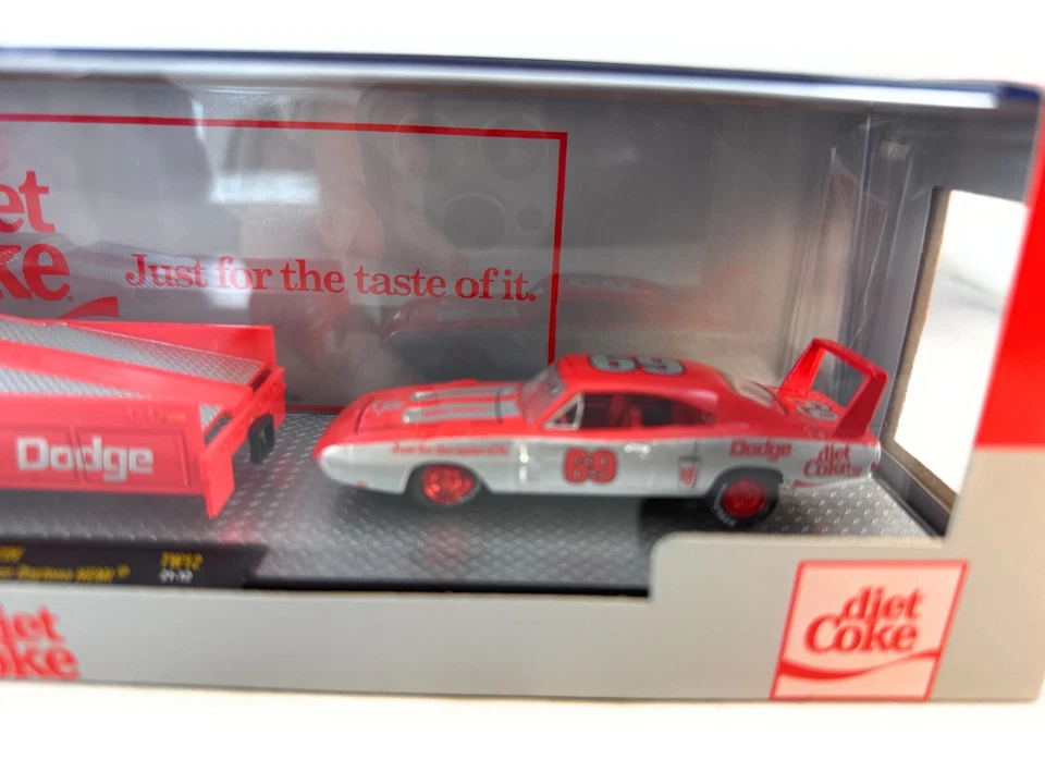 chase 1966 Dodge L600 w/69 Dodge Charger Datona HEMI  Diet Coke 1:64 M2 Machines - Image 4 of 4
