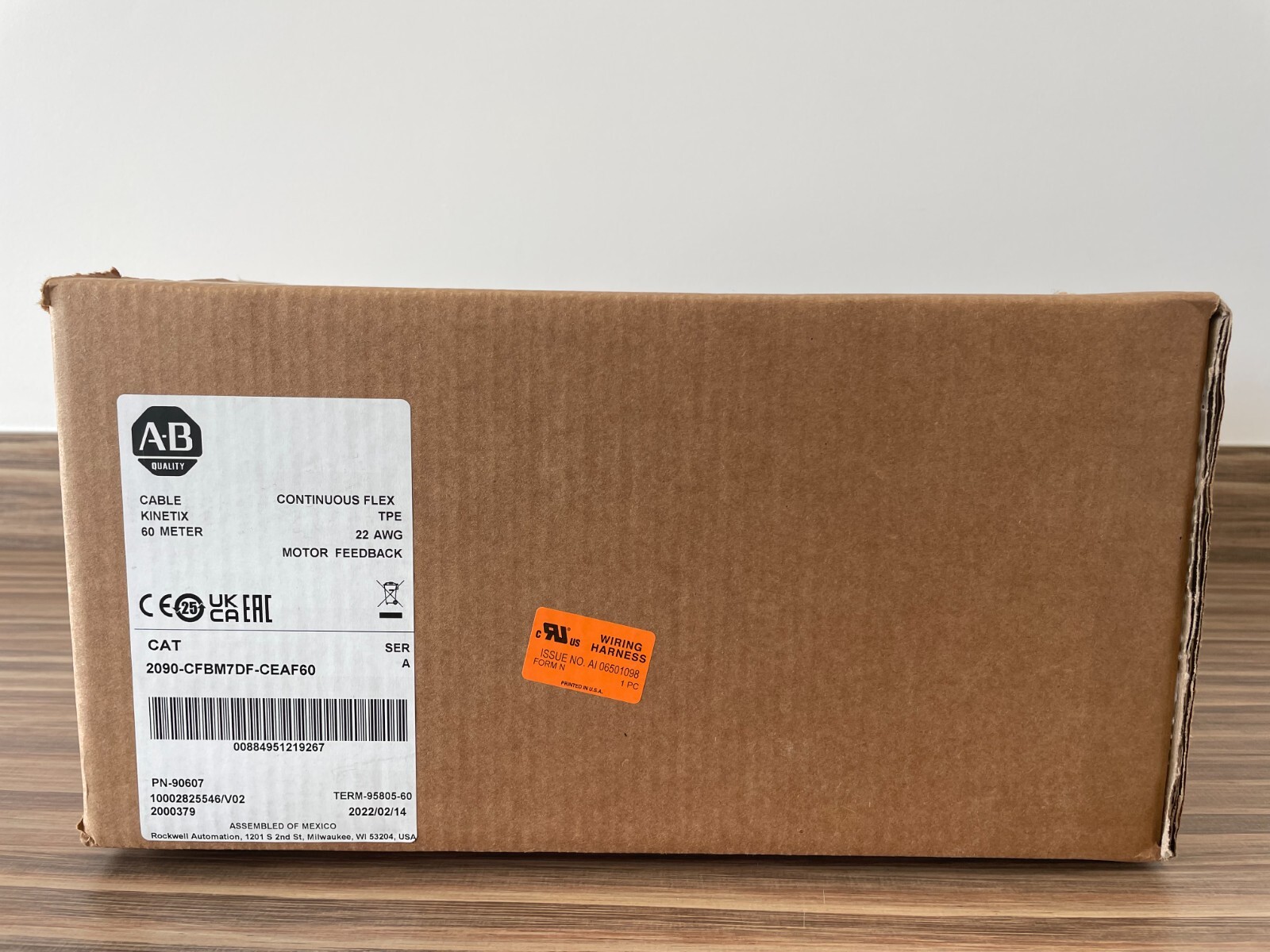 NEW Allen-Bradley 2090-CFBM7DF-CEAF60