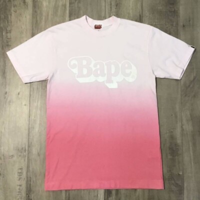 A BATHING APE ピンク Tシャツ A BATHING APE® グラフィック Tシャツ