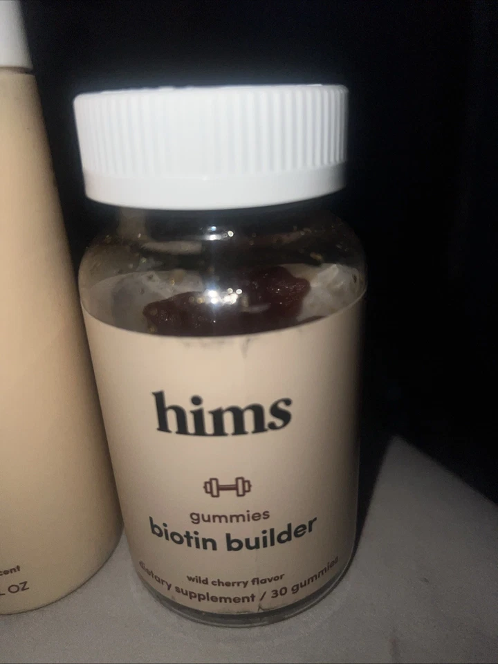 Paquete Him's Total Hair para apoyar el crecimiento del cabello champú + paquete de 2 vitaminas gomosas Foto 3 de 4