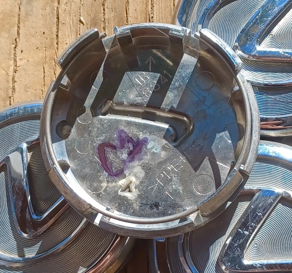 Juego de 4 tapas centrales Lexus ES300 GS300 IS300 RX330 RX400, 1997-2009, p/n 8841 C1 Foto 3 de 3