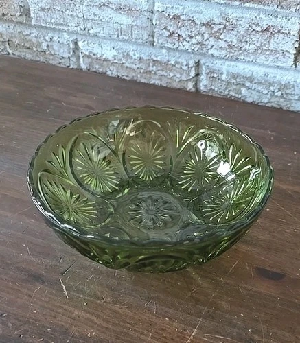 Vintage Anchor Hocking Medallion Avocado Green Glass Serving Bowl ~ 8 in.